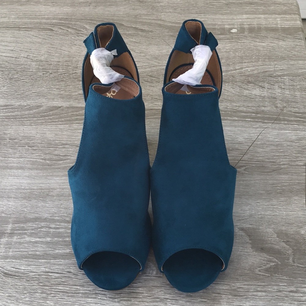 Bella Marie Shirley Style Shoes Size 8.5 (Brand New)